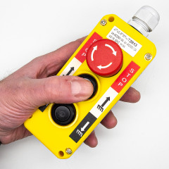 Пост кнопочный, ПКТ T2813, 5А, 500В, IP65, 2+1 кнопки (2NO+2NO+1NC STOP)