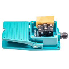 Переключатель ножной 1NO+1NC с вводом М20 (15А) CFS-304 CNTD