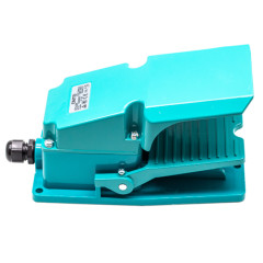 Переключатель ножной 1NO+1NC с вводом М20 (15А) CFS-304 CNTD